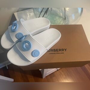 Burberry Slides Women’s Size 7 (size 37)